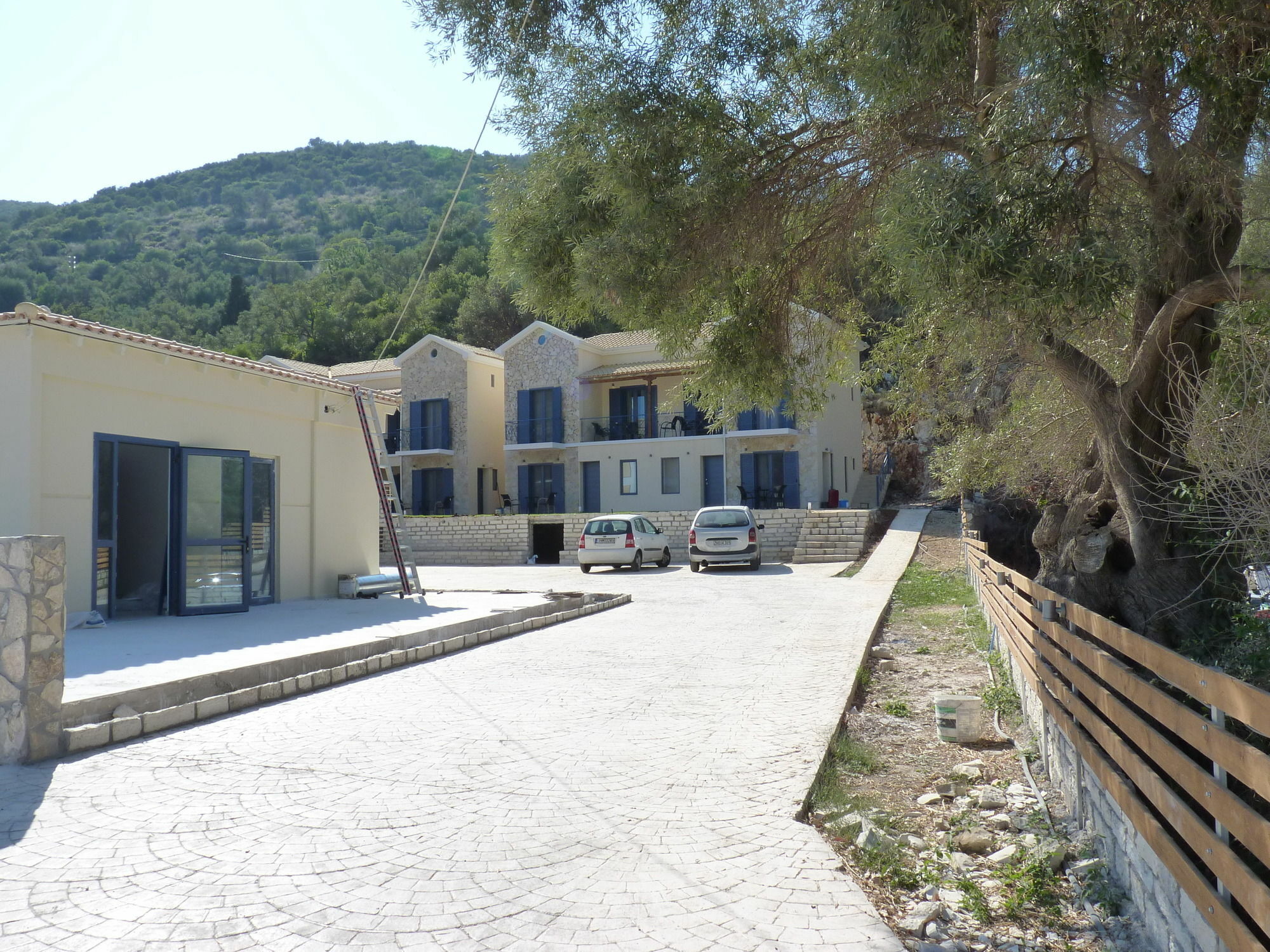 Ilianthos Apartments & Studios Mikros Gialos Exterior photo