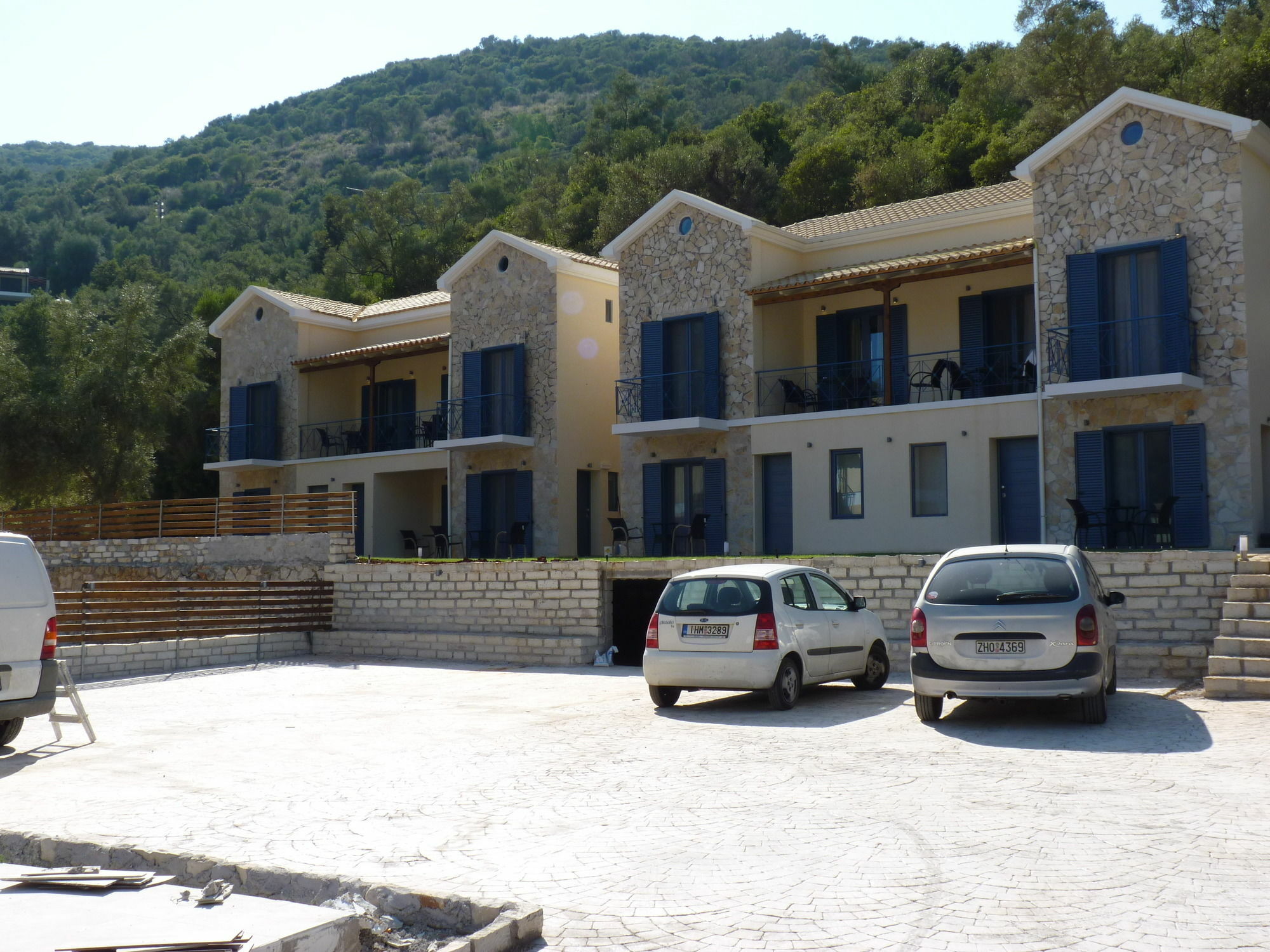 Ilianthos Apartments & Studios Mikros Gialos Exterior photo